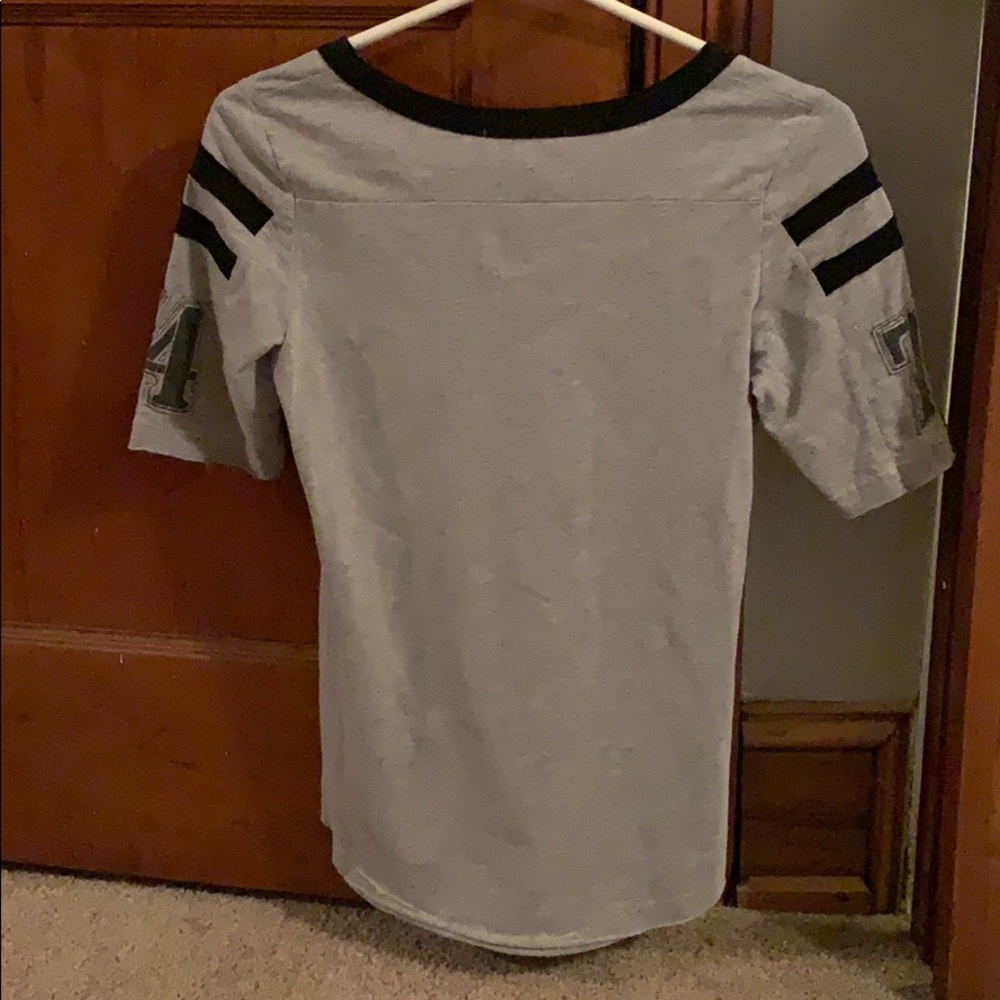 V-neck tee - Picture 2 of 4